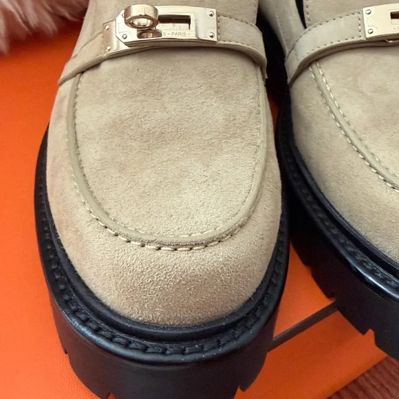 Hermes Beige Suede Loafers with light Kelly Gold Buckle - Picture 5 of 7